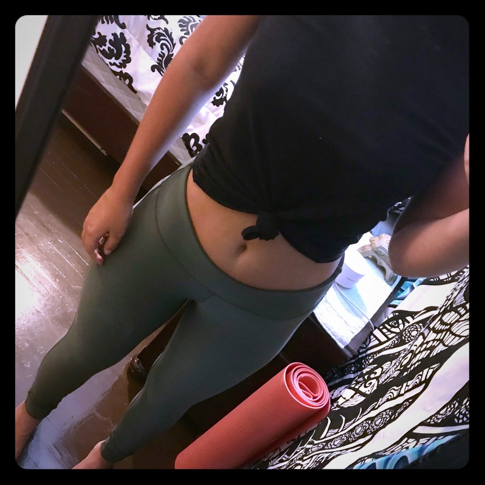 Green Work Out Leggings (Black Shirt Included)🔥
